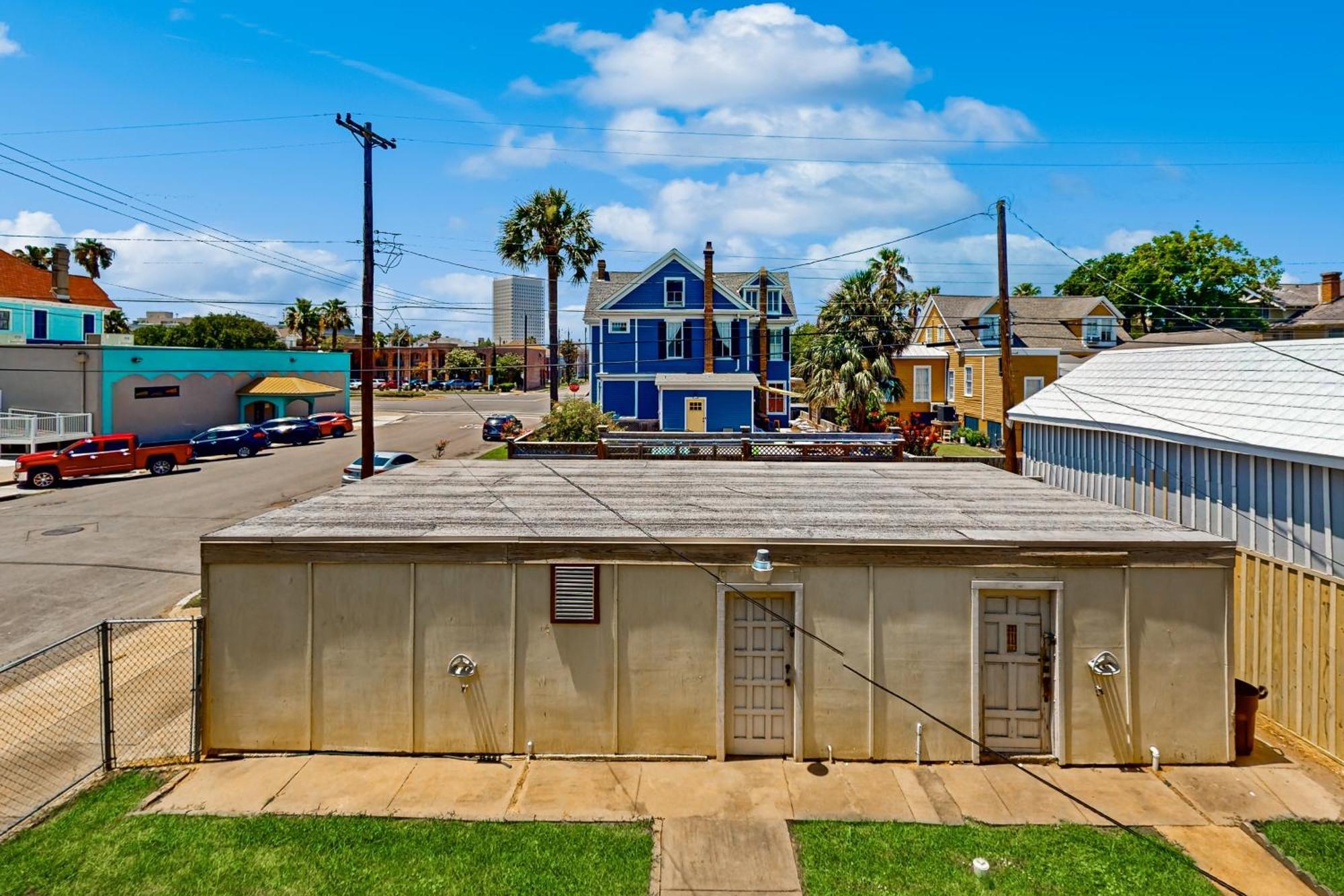 Under The Avenue Apartment Galveston Exterior photo
