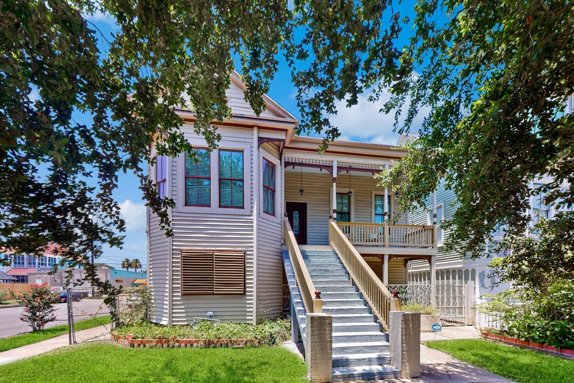 Under The Avenue Apartment Galveston Exterior photo