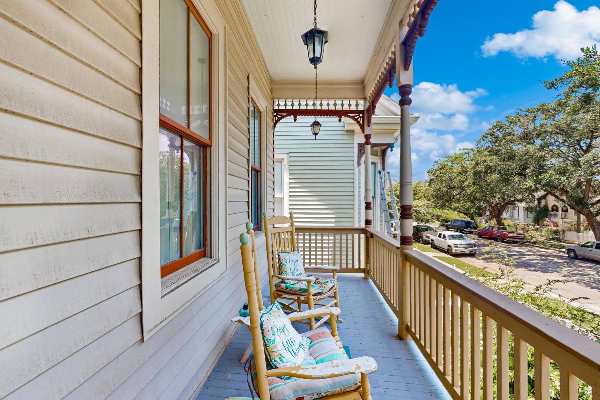 Under The Avenue Apartment Galveston Exterior photo