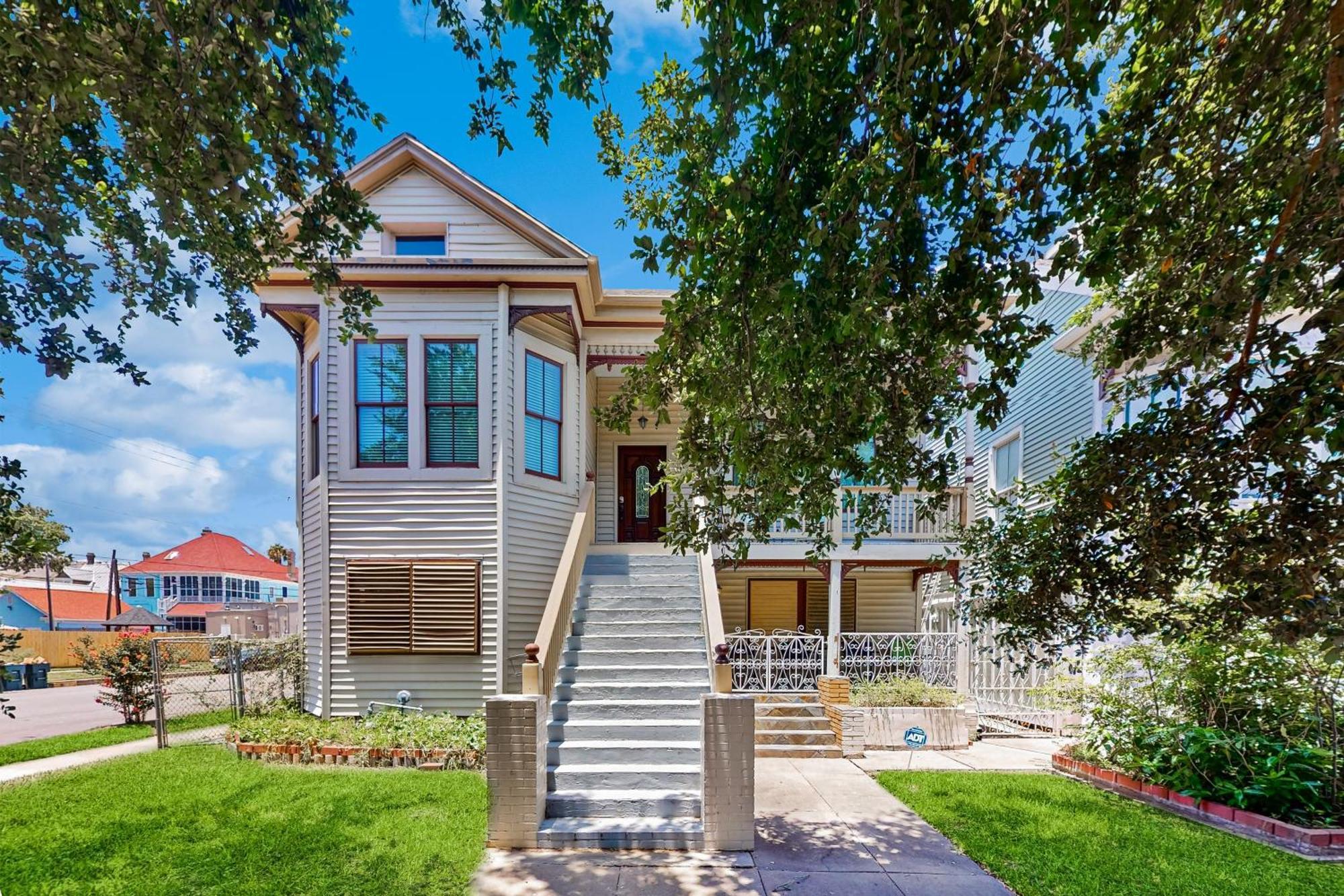 Under The Avenue Apartment Galveston Exterior photo